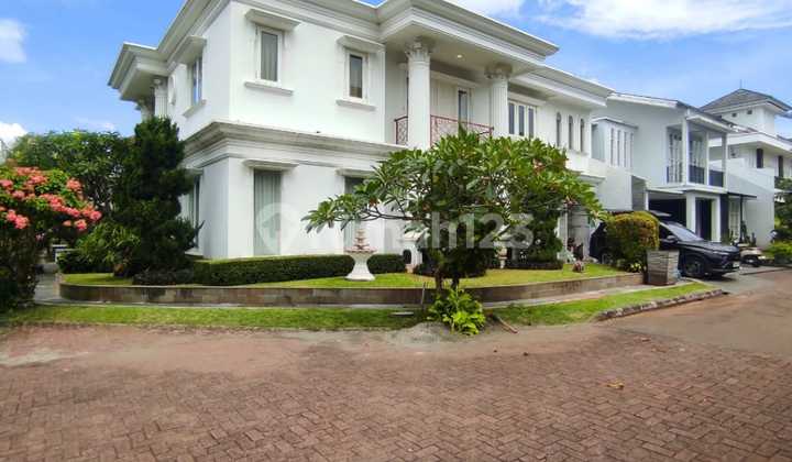 Rumah Hook Modern Classic Cantik di Sektor 8 Bintaro Jaya 1