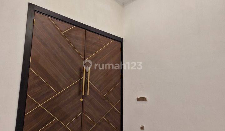 Rumah Mewah Modern 3 Lantai Dengan Rooftop Dan Hall Room Di Jalan Boulevard Tomang 2