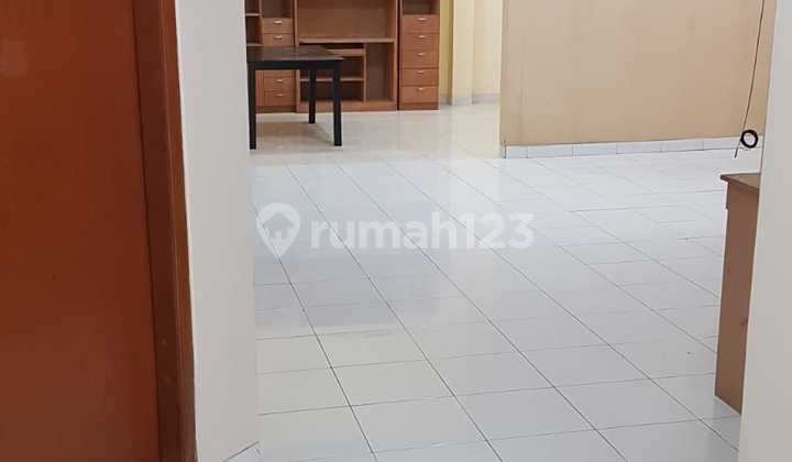 Rumah 1,5 Lantai Siap Huni dengan Row Jalan Luas di Melati Mas 2