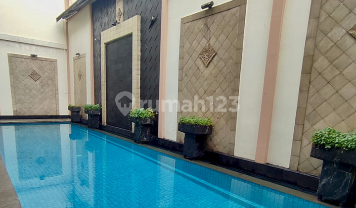 Rumah Mewah Cantik dengan Kolam Renang Luas di Bintaro Sektor 9