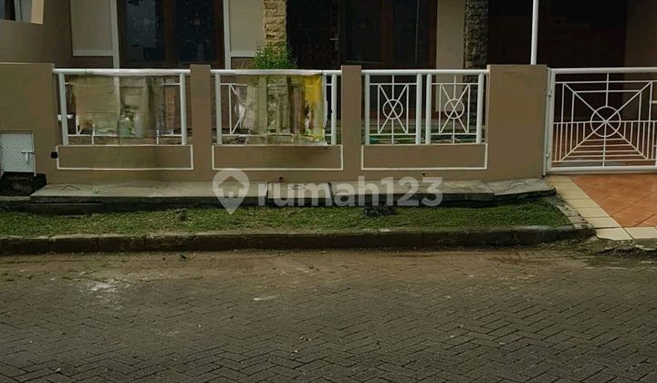 Rumah 1,5 Lantai Siap Huni dengan Row Jalan Luas di Melati Mas