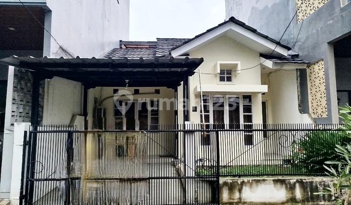 1.5-Story Ready-to-Live House in a Beautiful Cluster in Graha Raya 1.5-Story Ready-to-Live House in a Beautiful Cluster in Graha Raya