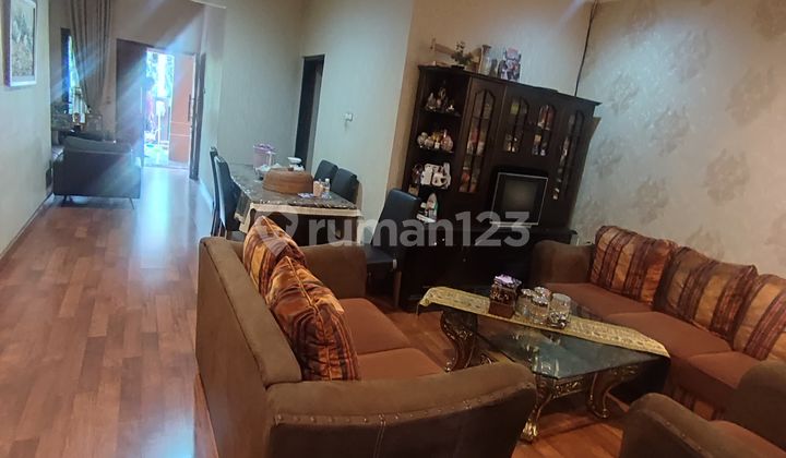 Rumah Luas Lokasi Depan Taman Di Cluster Bebas Banjir Graha Raya 2