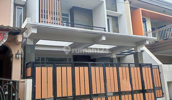 Rumah Mewah 2 Lantai Di Cluster Boulevard Graha Raya 1