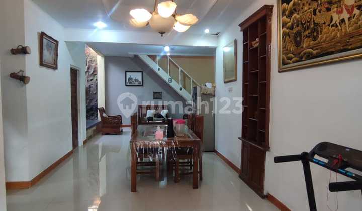 Jual Cepat! Rumah 1,5 Lantai Siap Huni Lokasi Bagus Depan Taman Jual Cepat! Rumah 1,5 Lantai Siap Huni Lokasi Bagus Depan Taman