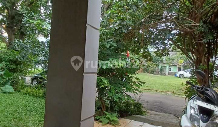 Paling Murah! Rumah Cluster Lokasi Strategis Depan Taman di Graha Raya