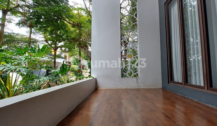 Rumah Hoek Luas dengan Taman Cantik di Discovery Bintaro Sektor 9