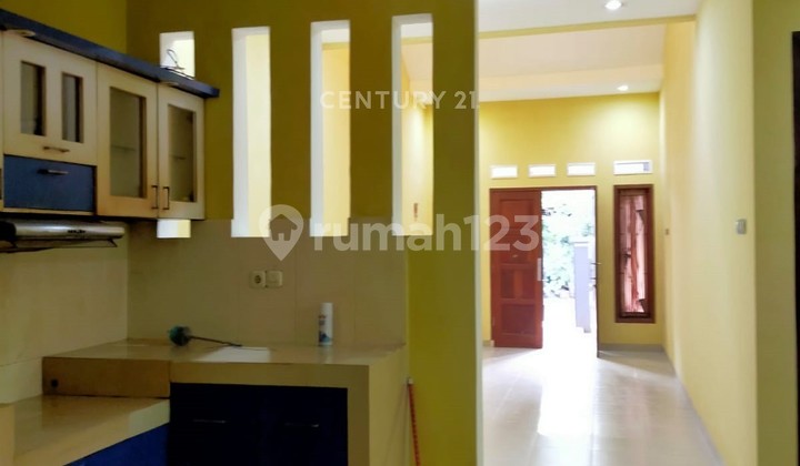 For Sale: Ready-to-Occupy House in a Strategic Location at an Attractive Price in Pamulang 2