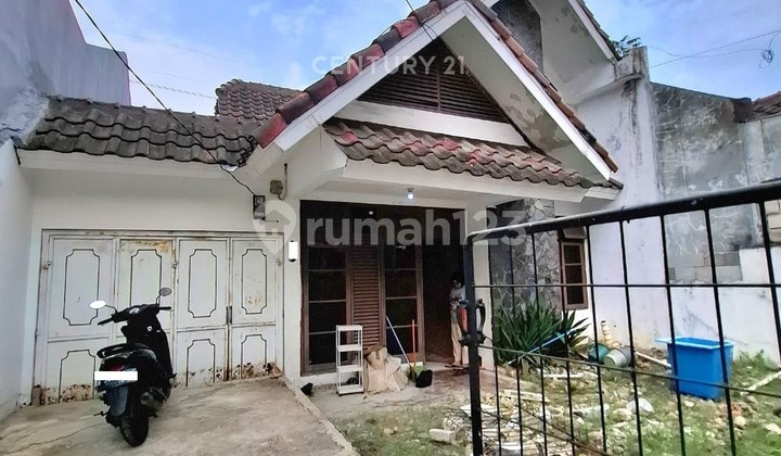 For Sale Strategic House In Cipadu Tangerang