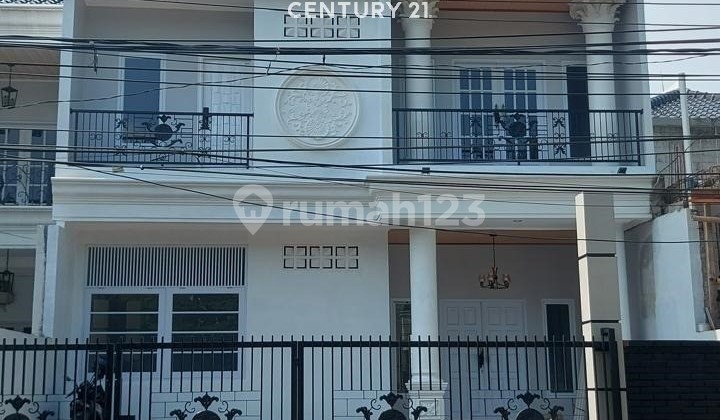 Dijual Rumah Ada Kolam Renang Harga Menarik di Cinere