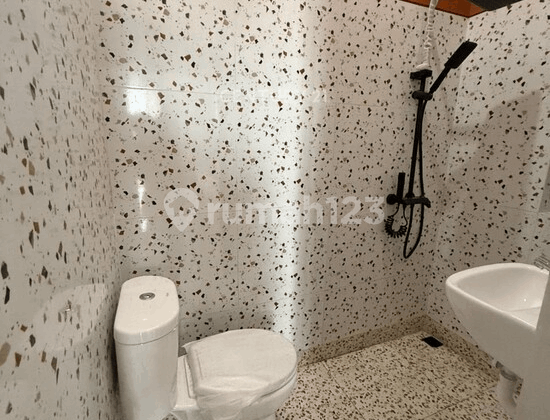 Dijual Rumah Minimalis Strategis Dekat Sekolah Al Azhar Bintaro 2