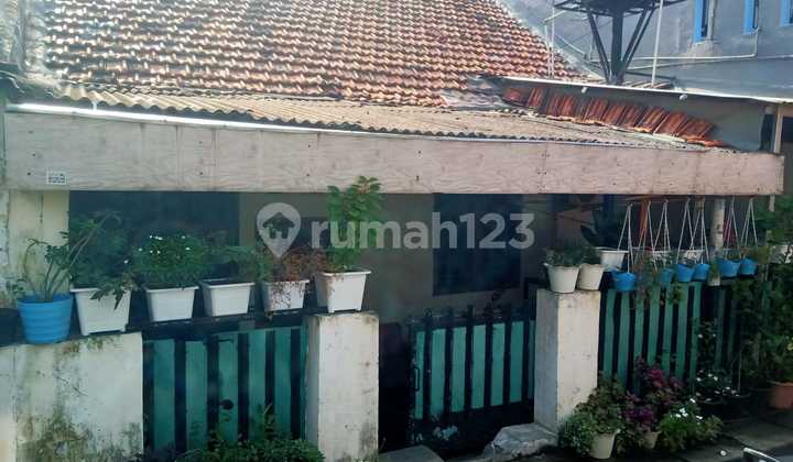 House in a Strategic Area and Never Flooded in Pejompongan Bendungan Hilir House in a Strategic Area and Never Flooded in Pejompongan Bendungan Hilir