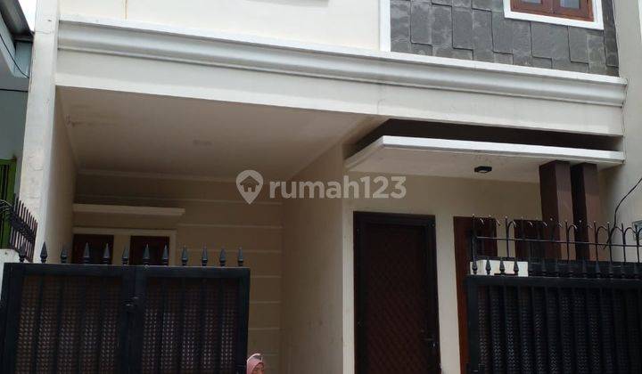 Dijual Rumah Belum Pernah Dihuni, Semi Furnish, di Town House, Ari 1