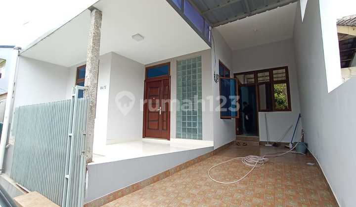 For rent, a house with 3 AC units, rooftop, well-maintained in Pelni complex, Depok, Ari. For rent, a house with 3 AC units, rooftop, well-maintained in Pelni complex, Depok, Ari.