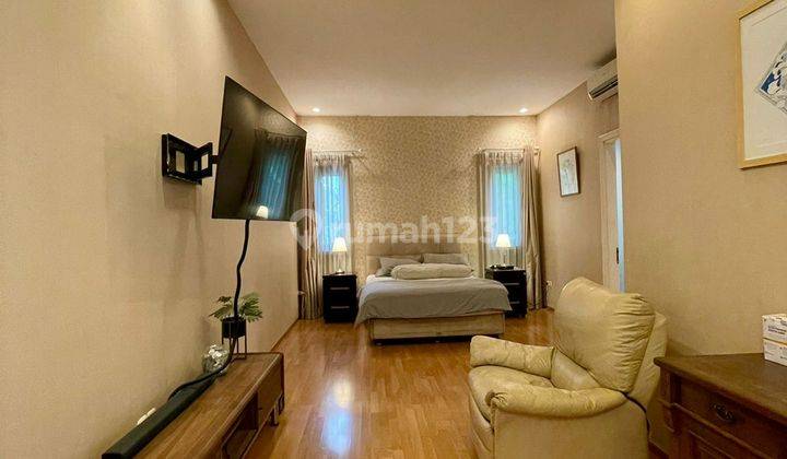 Rumah 2 Lantai Bagus Semi Furnished Sertifikat Hak Milik di Kemang, Jakarta Selatan 2