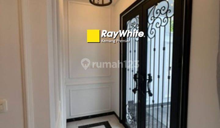 Rumah 2 Lantai Baru Semi Furnished Sertifikat Hak Milik di Sawo Manila, Jakarta Selatan 1