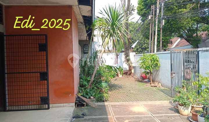 House Needs Complete Renovation Unfurnished Freehold Kebayoran Baru, South Jakarta