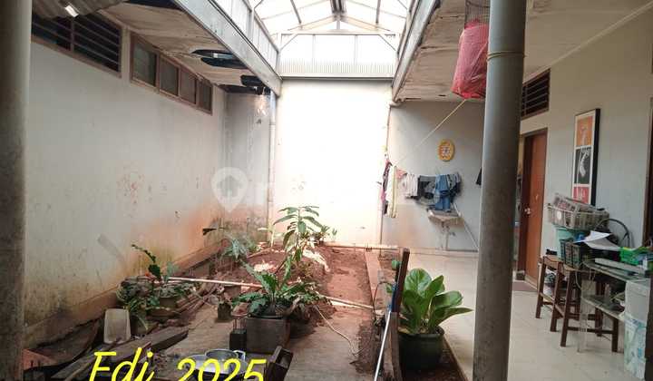 House Needs Complete Renovation Unfurnished Freehold Kebayoran Baru, South Jakarta 2