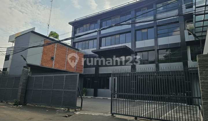Dijual dan Disewakan Gudang 4 Laantai Ada Kantor di Sunter