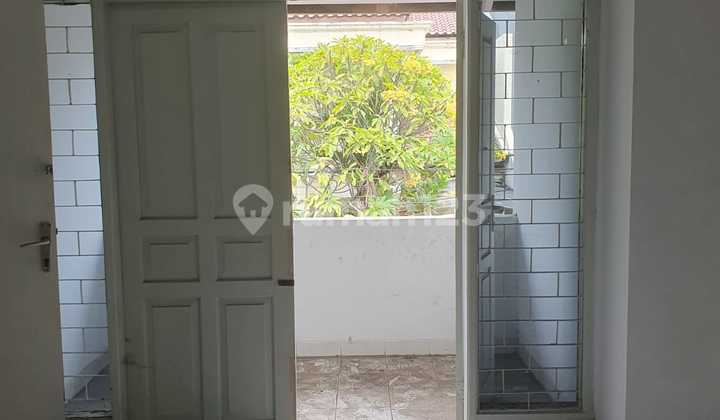 Rumah 2 Lantai Luas 250m² di Jl. KH. Hasyim Ashari Roxy Mas Kec. Gambir Jak-Bar 2