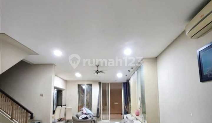 Ready-to-occupy 2.5-story house, 160m² land area, Golflake residence housing complex, Cengkareng, West Jakarta. Ready-to-occupy 2.5-story house, 160m² land area, Golflake residence housing complex, Cengkareng, West Jakarta.