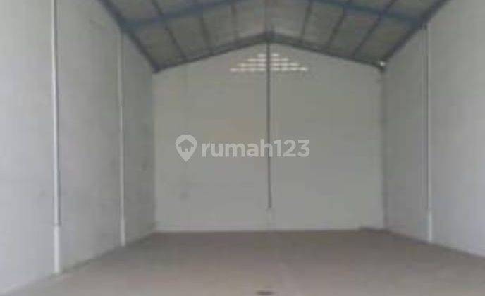 Gudang Luas 300m² Dalam Kawasan Pergudangan Kamal Bisnis Center di Jl. Kamal Jak Ut 2