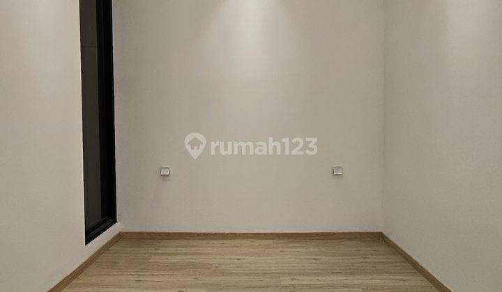 Rumah 3,5 Lantai Luas 270m² Perum Sunter Jak-Ut 2