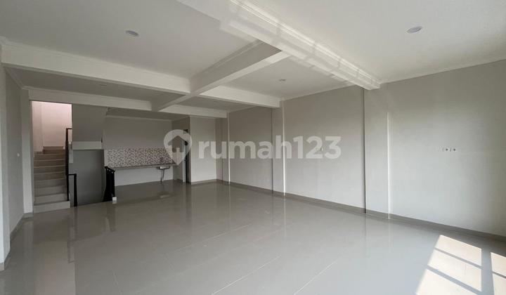 Ruko 3 lantai luas tanah 84m² posisi hook di jl. raya Poris Indah Tangerang