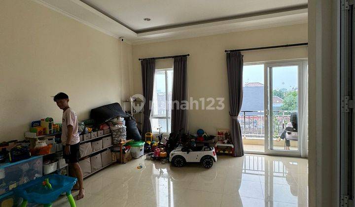 Rumah 3,5 Lantai Perum Taman Nyiur 2 di Jl. Sunter Agung Jak ut 1