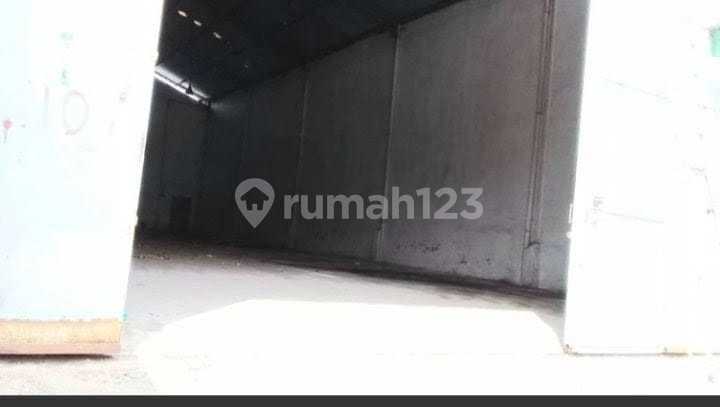 Large warehouse with 600m² of land in the Benda sub-district, Tangerang Regency, warehouse area 75. Large warehouse with 600m² of land in the Benda sub-district, Tangerang Regency, warehouse area 75.