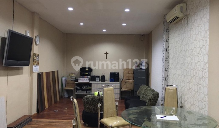 Ruko 3 Gandeng Siap Huni 3 Lantai Luas Tanah 186M² di Jl. Raya Mangga Besar Jak-Bar (Fm)
