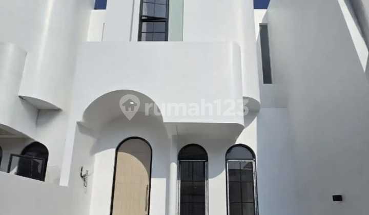 2-Story House Land Area 83M² Citra Garden 2 Housing Complex, Kalideres District, West Jakarta