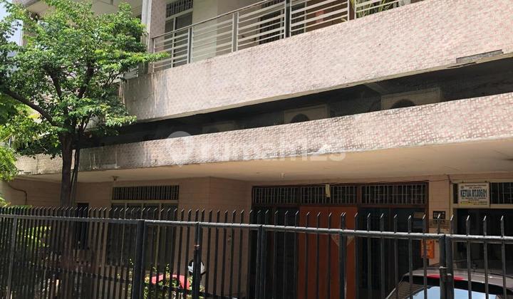 Rumah tua 2 lantai luas tanah 302m² di jl. Mangga Besar kec. Taman Sari Jak-Bar