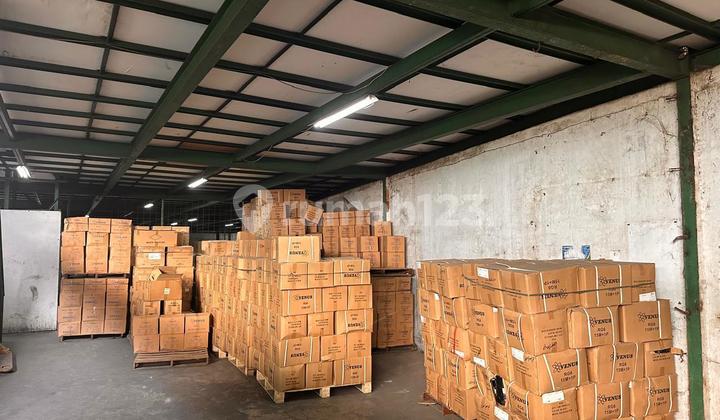 2-storey warehouse, land area 660m², with goods lift, located in a warehouse complex on Jl. Tegal Alur, Cengkareng sub-district, West Jakarta.