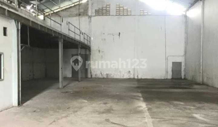Large warehouse with 600m² of land in the Benda sub-district, Tangerang Regency, warehouse area 75. Large warehouse with 600m² of land in the Benda sub-district, Tangerang Regency, warehouse area 75.