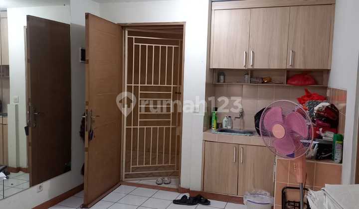 Apartemen Palm Mansion type 2bd furnished di jl. Boulevard Taman Surya kec. Kalidedres Jak-Bar 2