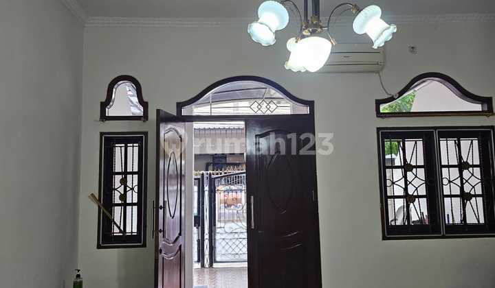 Rumah 2 Lantai Siap Huni Luas Tanah 75M² Full Renovasi Perum Bumi Cengkareng Permai di Jl. Nusa Indah Cengkareng Jak-Bar (Yw)