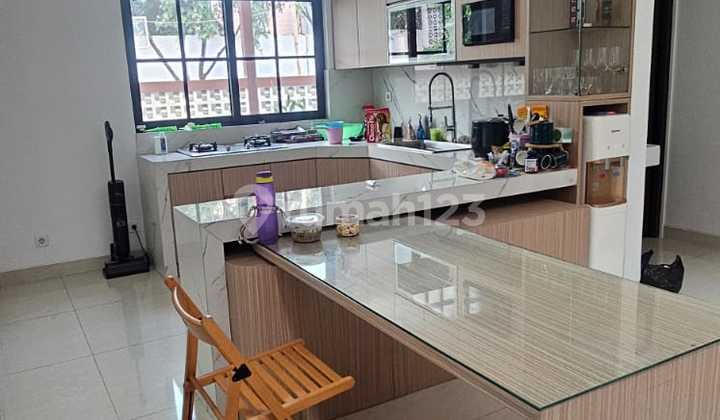 Rumah 3 Lantai Luas Tanah 223M² Furnished Perum Gading Serpong Cluster Lavender di Jl. Gading Serpong Kec. Kelapa 2 Tangsel (Yw)