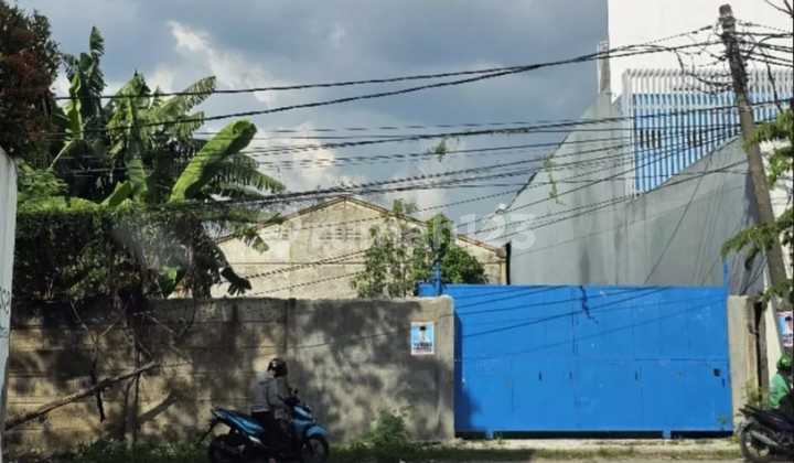 Ready-to-use flat land, 1200m², located in the warehouse area on Jl. Kav DPR, Cipondoh District, Tangerang.