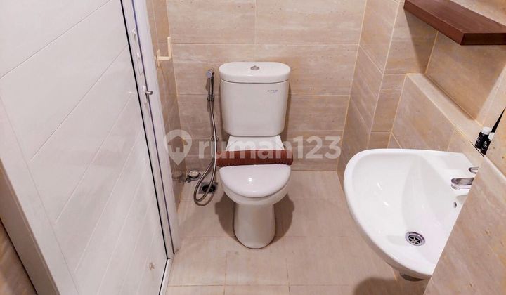 Springwood Residence Studio Type Furnished Apartment on Jl. Mh. Thamrin, Pinang District, Tangerang 2