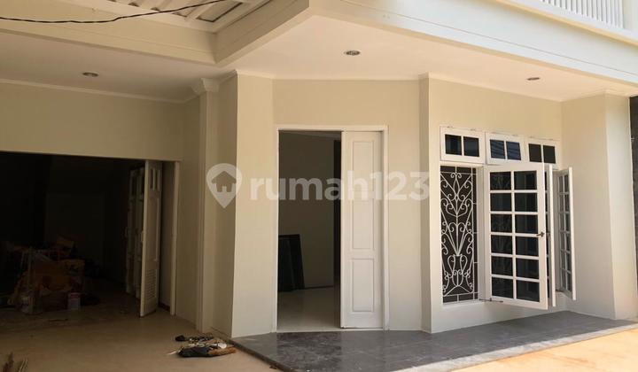 Rumah 2 lantai luas tanah 300m² full renovasi di jl. Pluit Karang Asri kec. Penjaringan Jak-Ut