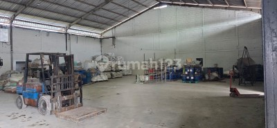 Gudang luas tanah 400m² kawasan pergudangan di jl. Narogong Bekasi