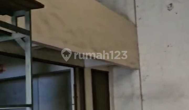 Spacious 360m² warehouse in the Mutiara Kosambi 1 Dadap Industrial and Warehousing Area, Tangerang Regency. Spacious 360m² warehouse in the Mutiara Kosambi 1 Dadap Industrial and Warehousing Area, Tangerang Regency.