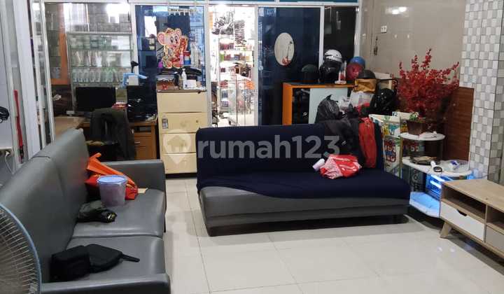 2.5-story shophouse 225m² in Villa Taman Bandara residential area, Jl. Raya Perancis, Tangerang Regency.