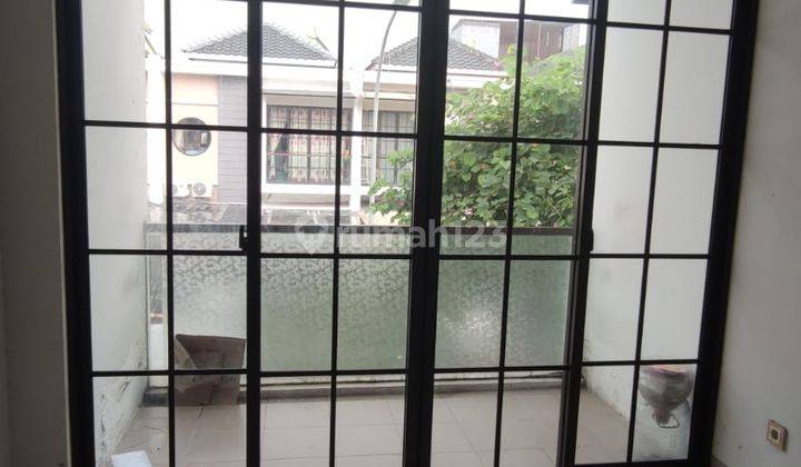 Rumah 2 Lantai Bagus Semi Furnished di Perumahan Green Lake City, Cipondoh, Jakarta Barat 1