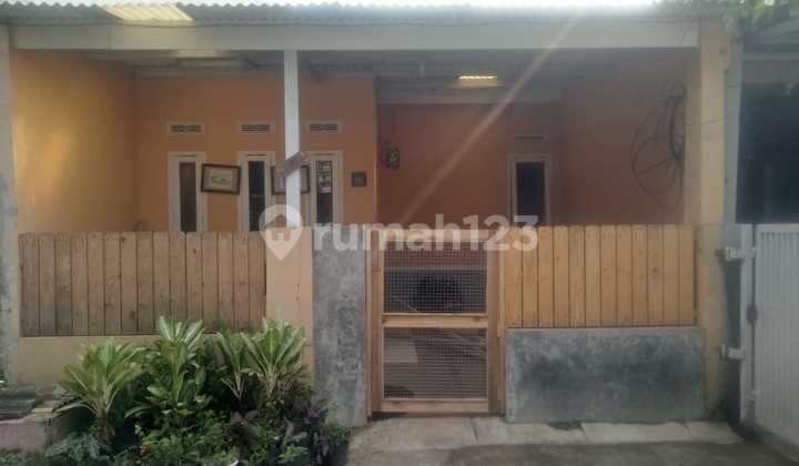 For Sale: Mrs. Cikoneng's House in Ciganitri