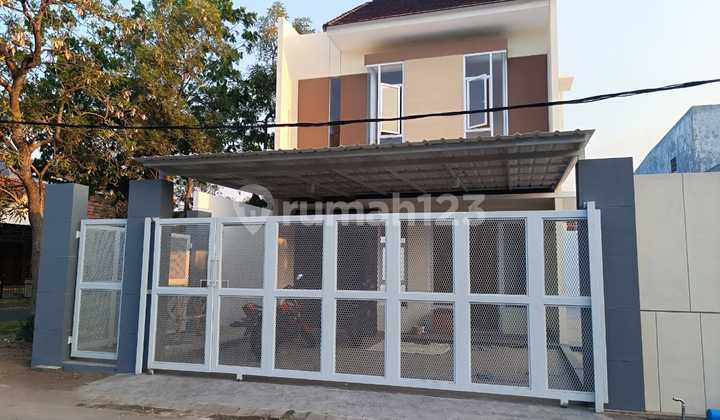 Rumah Baru Modern Minimalis & Sisa Tanah Luas Taman Sidoarjo 