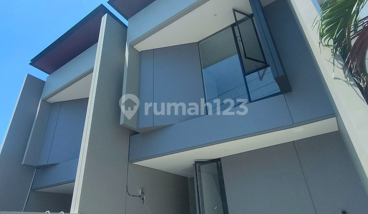 Rumah Modern Minimalis Kawasan Mulyosari Dengan Desain Yang Eklusif Harga Menarik 2
