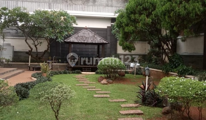 Rumah Mewah Dekat Mall Central Park