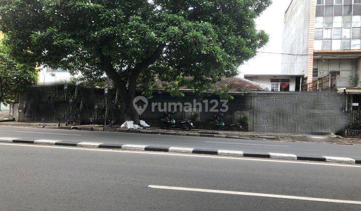 RUMAH TUA HITUNG TANAH DI PINGGIR JALAN DEKAT POS PENGUMBEN 1